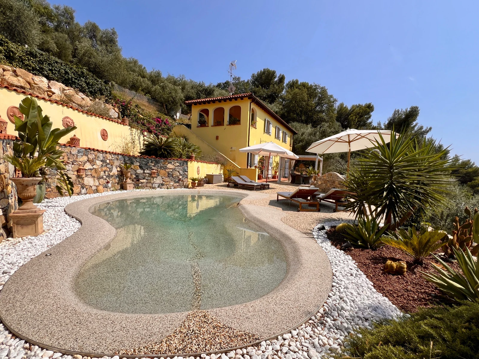Casale Ulivi Luxury · villa tra gli ulivi a Diano San Pietro